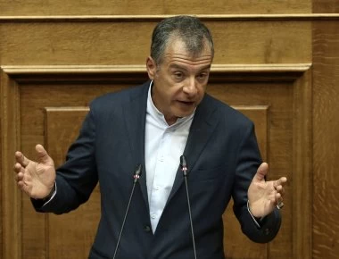 Βουλή: Η ειρωνεία στον Στ. Θεοδωράκη για την ΚΟ του Ποταμιού και το «φαρμακερό» βλέμμα του (βίντεο)
